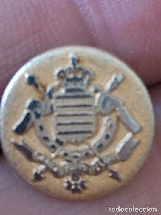 Vintage: BOT&Oacute;N ESCUDO HER&Aacute;LDICO METAL DORADO 1,6 CM