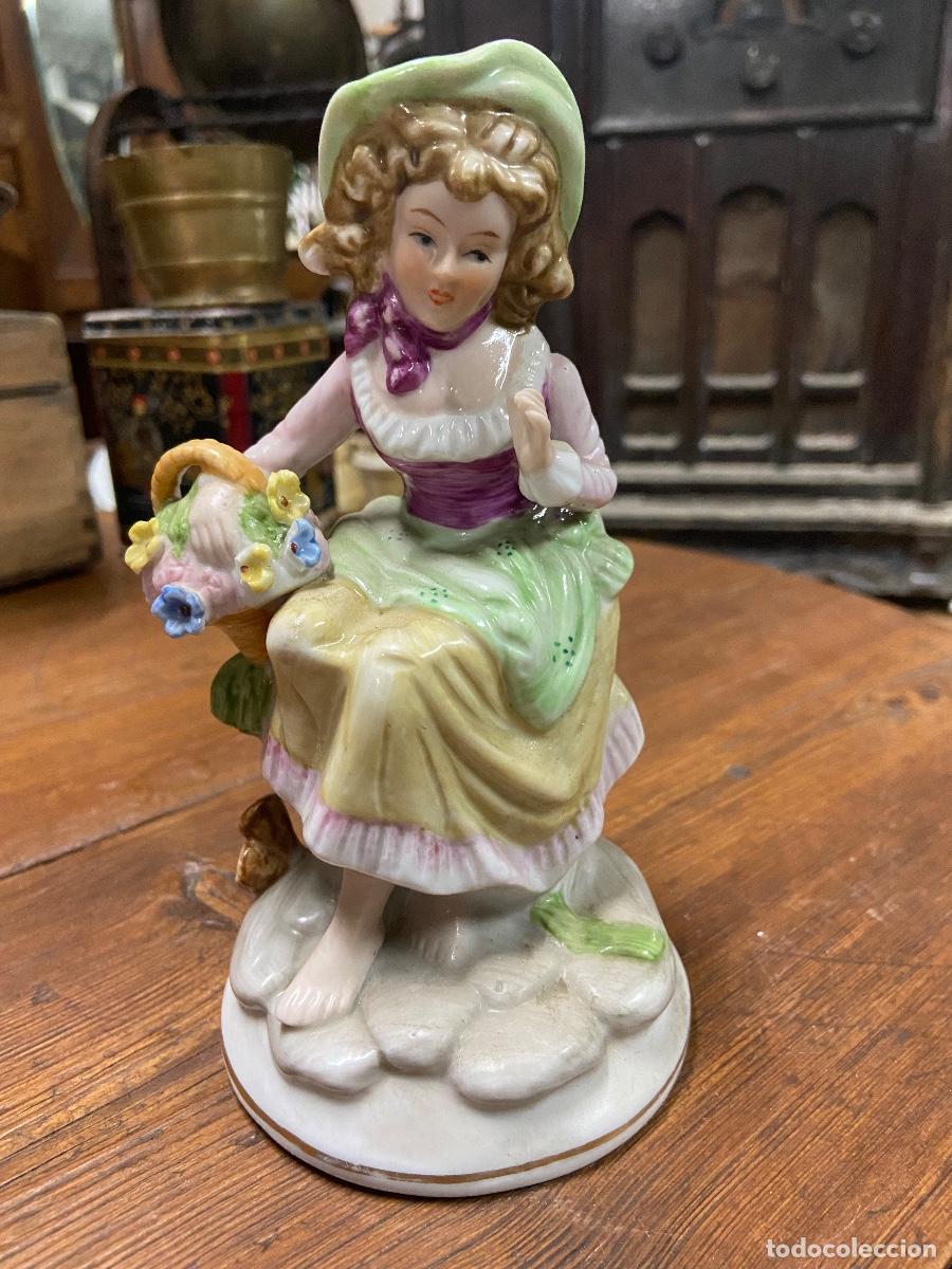 Vintage: ANTIGUA FIGURA DE UNA PASTORA - MEDIDAS: 16 X 9 CM