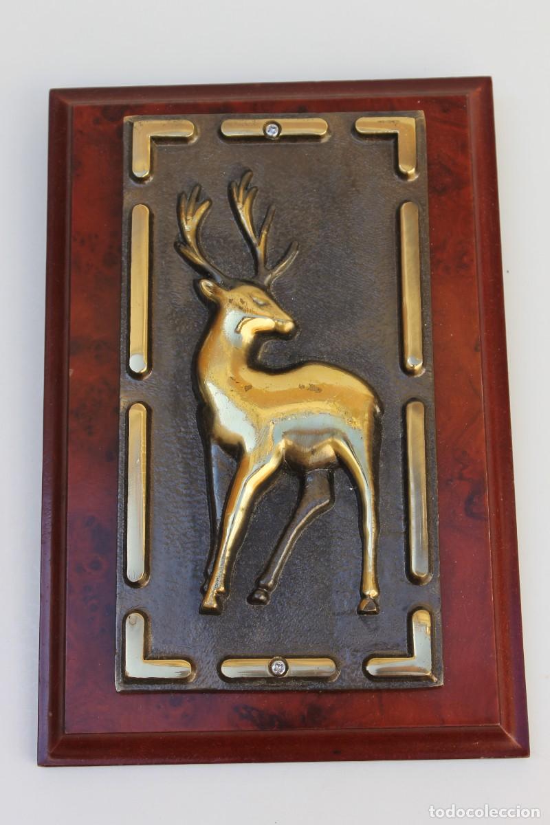 Vintage: CUADRO DE CIERVO EN RELIEVE DE BRONCE. - Foto 1
