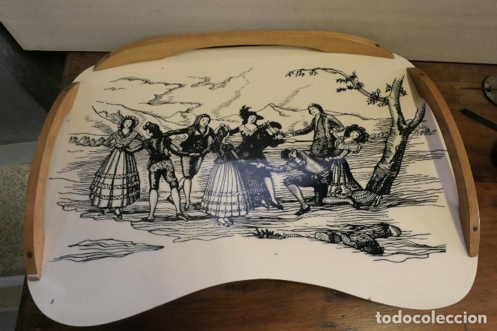 Vintage: Bandeja auxiliar plegable, sobrecama o sobremesa. Vintage, alegorica a Goya
