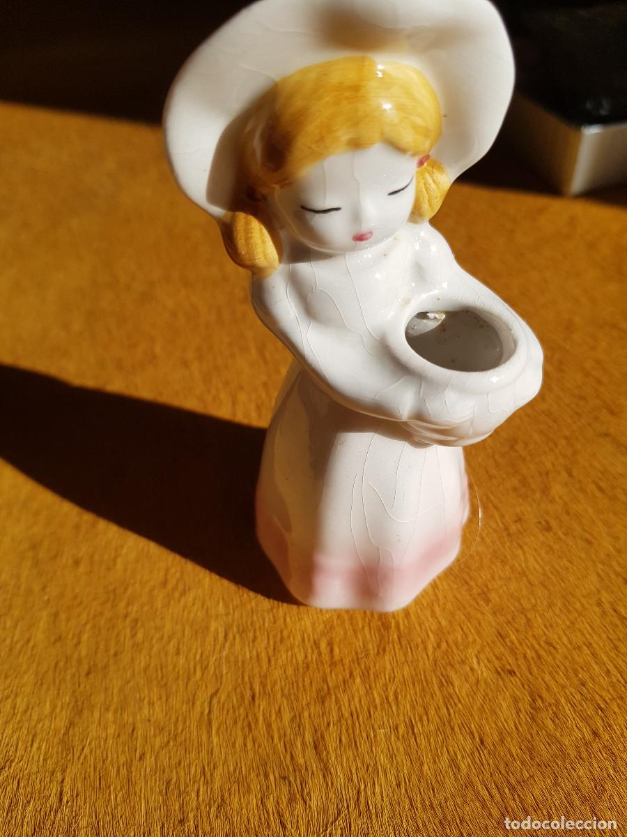 Vintage: Preciosa Figura de porcelana, Mujer con sombrero y cantaro