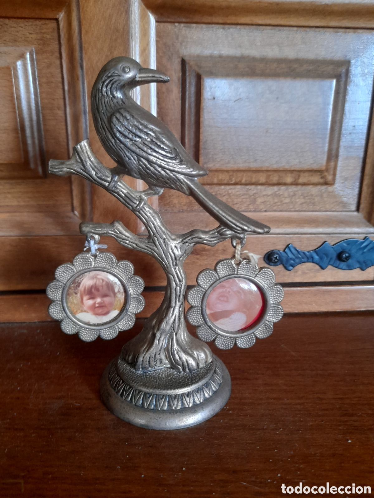 Vintage: Antiguo cuelga fotos, Vintage, de metal plateado, mide 15 cm de altura