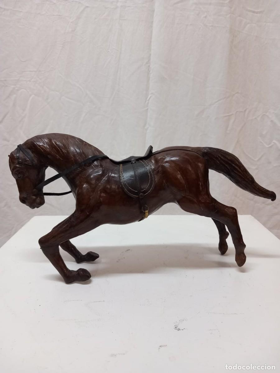Vintage: Figura de caballo en cuero