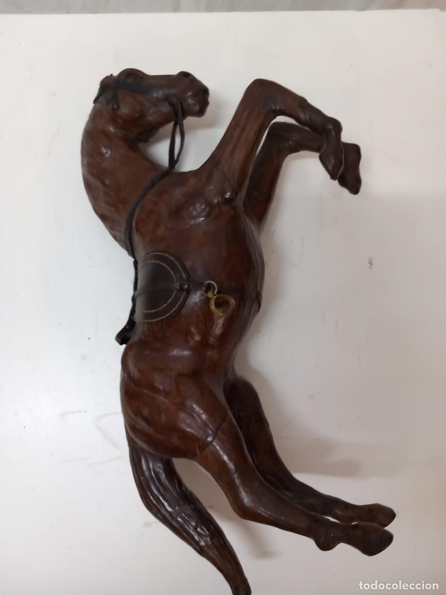 Vintage: Figura de caballo en cuero - Foto 3