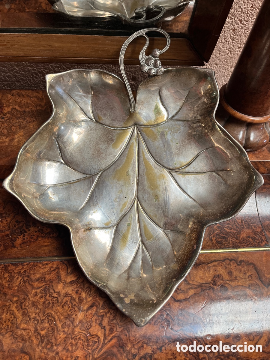 Vintage: I Bandeja de metal plateado con forma de hoja.