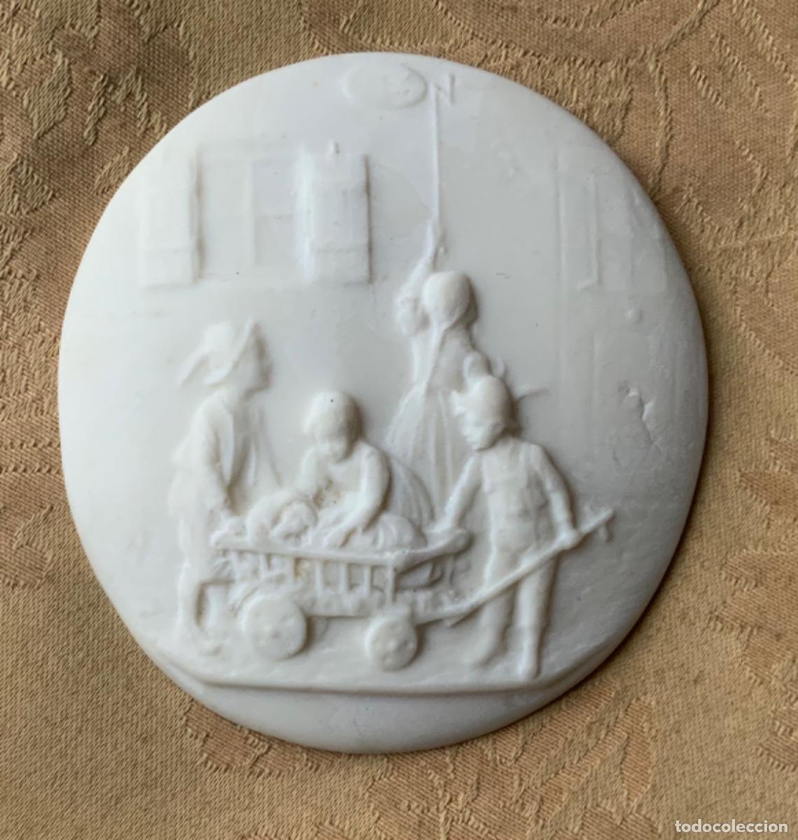 Vintage: MEDALLON ROSET&Oacute;N DE ESCAYOLA CON RELIEVE