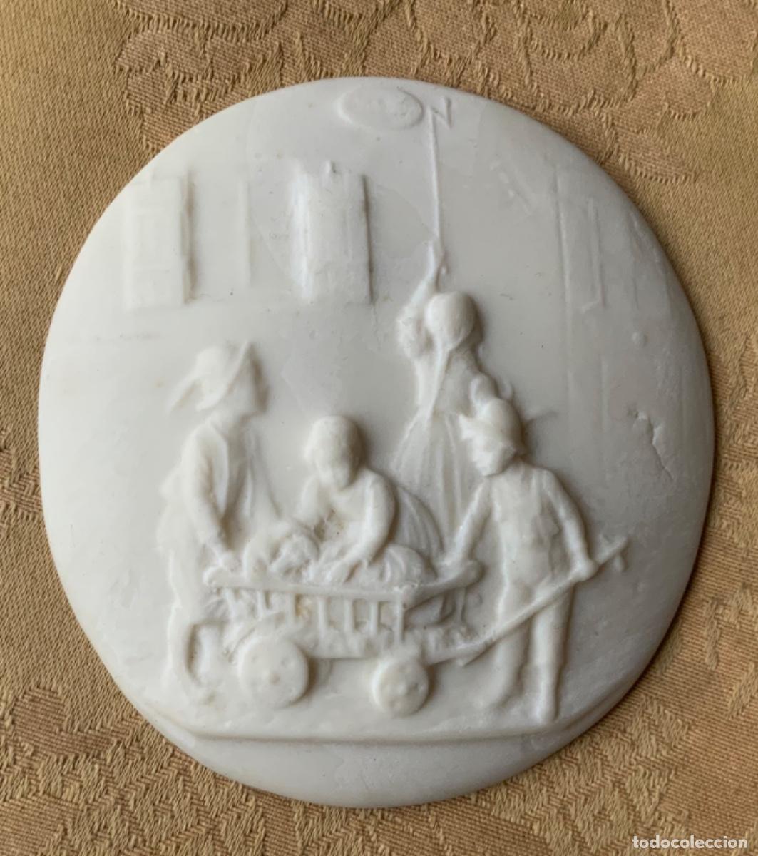 Vintage: MEDALLON ROSET&Oacute;N DE ESCAYOLA CON RELIEVE - Foto 4