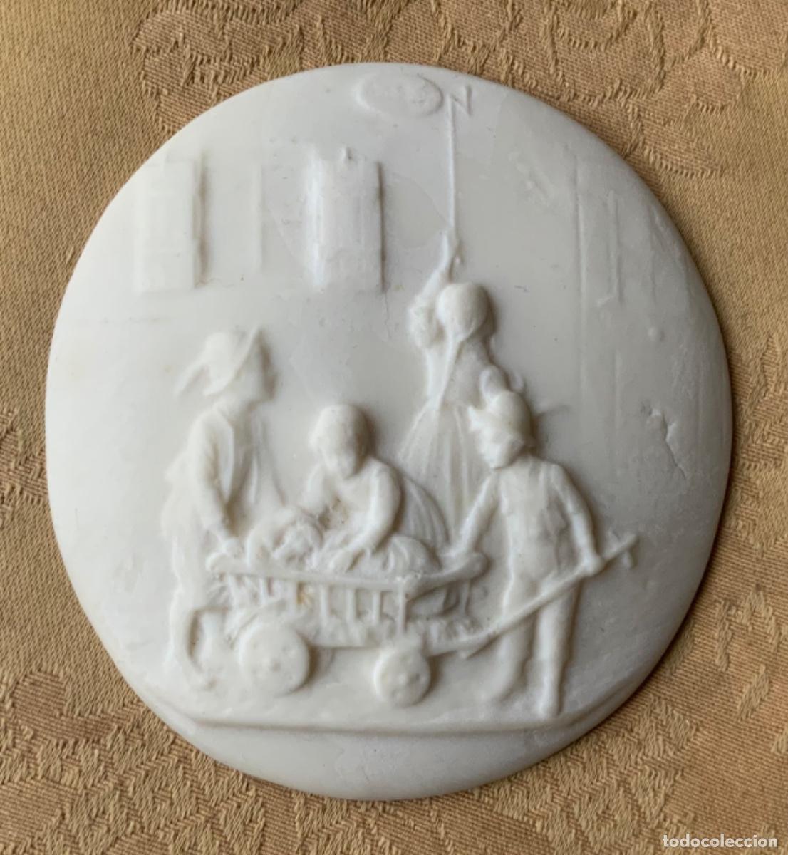 Vintage: MEDALLON ROSET&Oacute;N DE ESCAYOLA CON RELIEVE - Foto 6