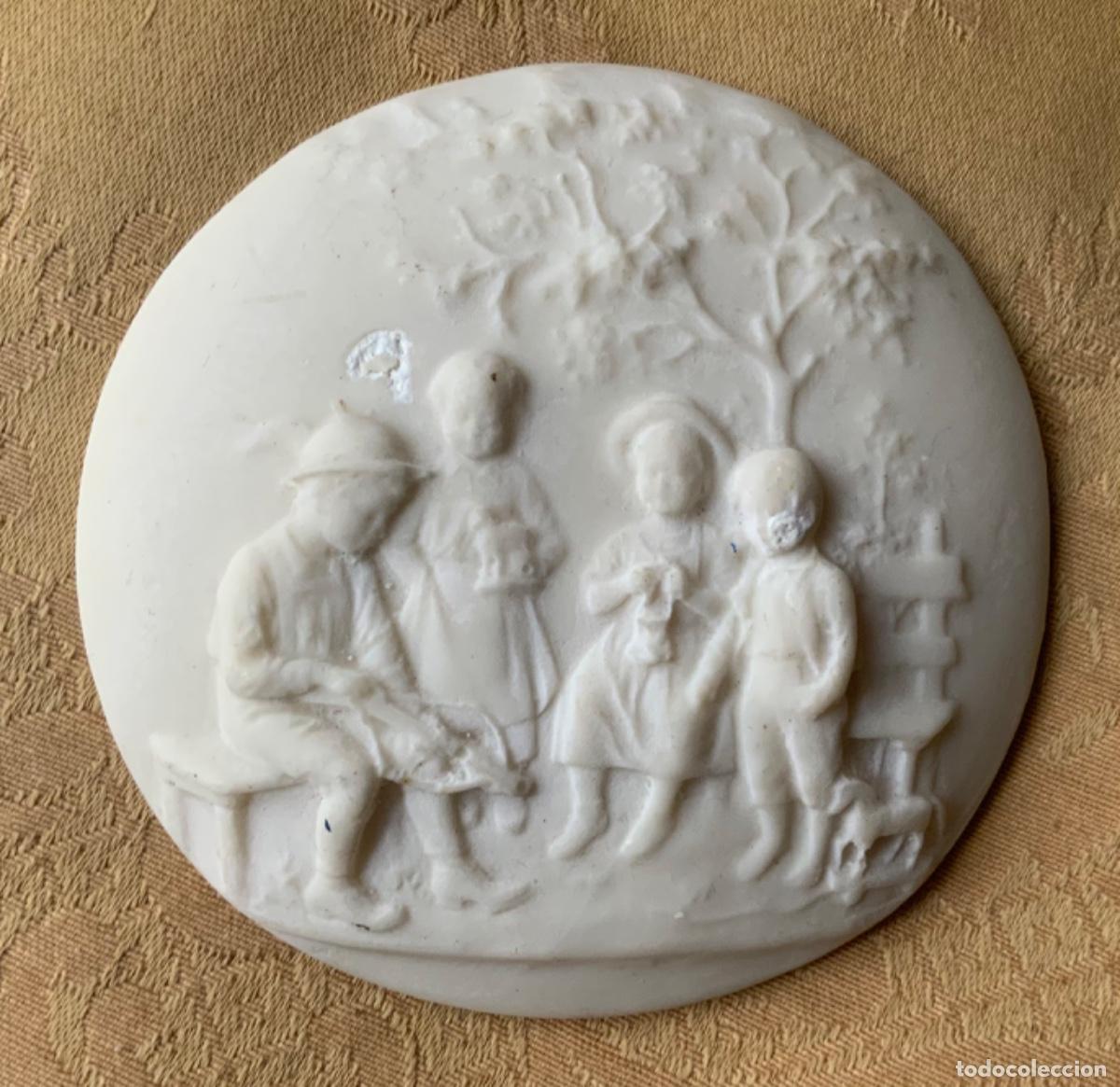 Vintage: MEDALLON ROSET&Oacute;N DE ESCAYOLA CON RELIEVE
