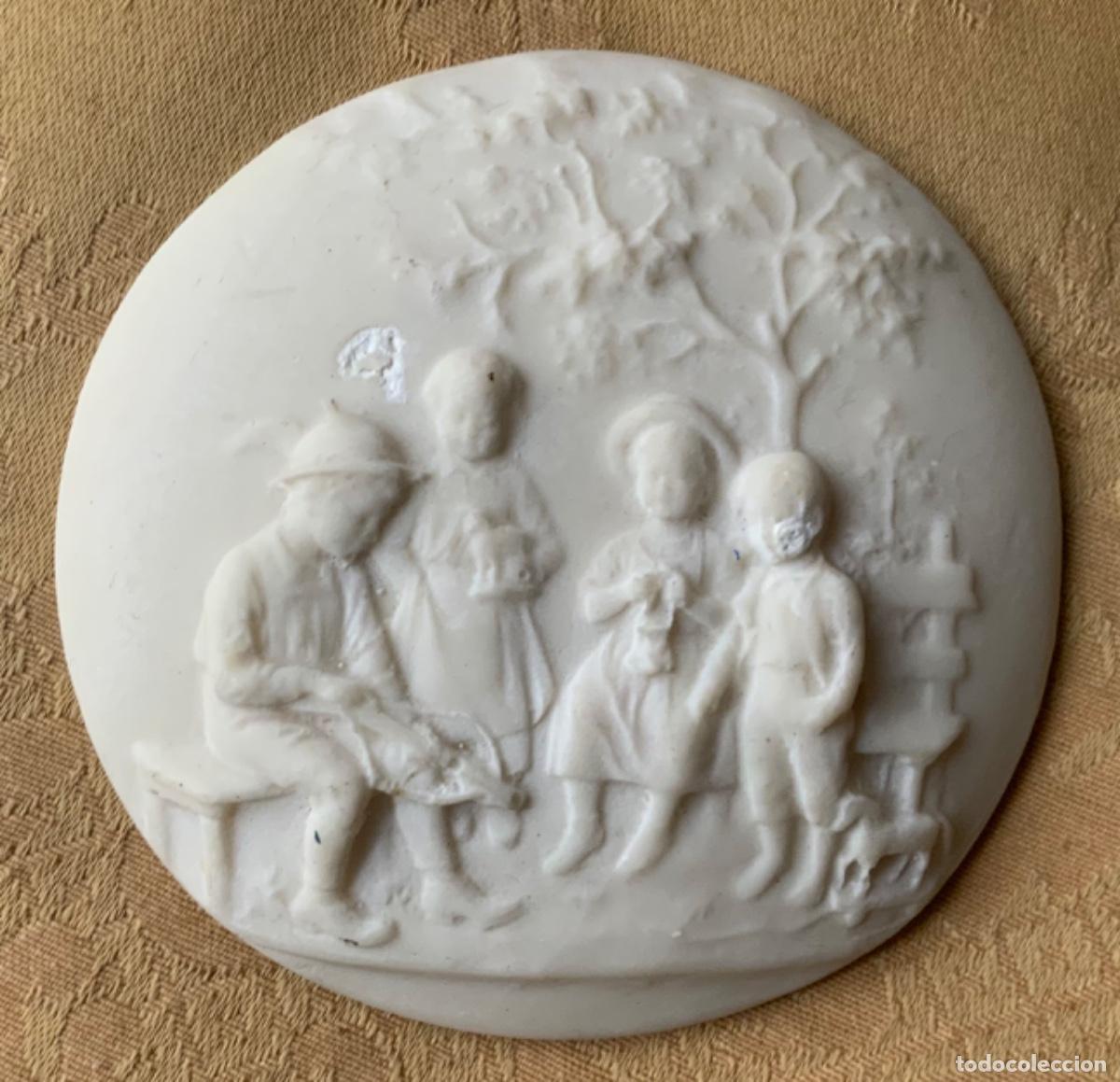 Vintage: MEDALLON ROSET&Oacute;N DE ESCAYOLA CON RELIEVE - Foto 2