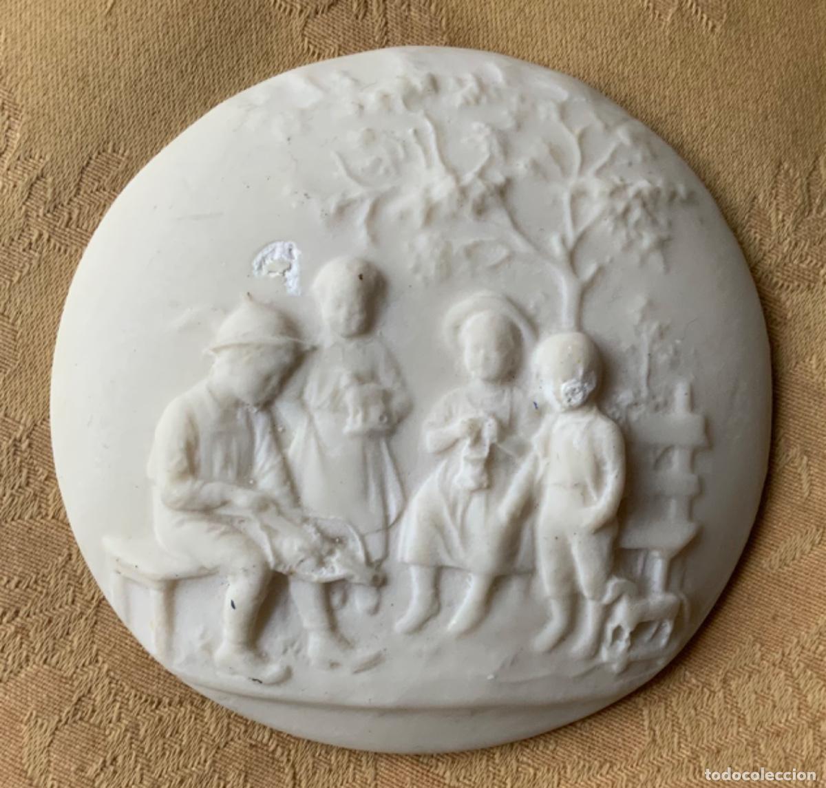 Vintage: MEDALLON ROSET&Oacute;N DE ESCAYOLA CON RELIEVE - Foto 3