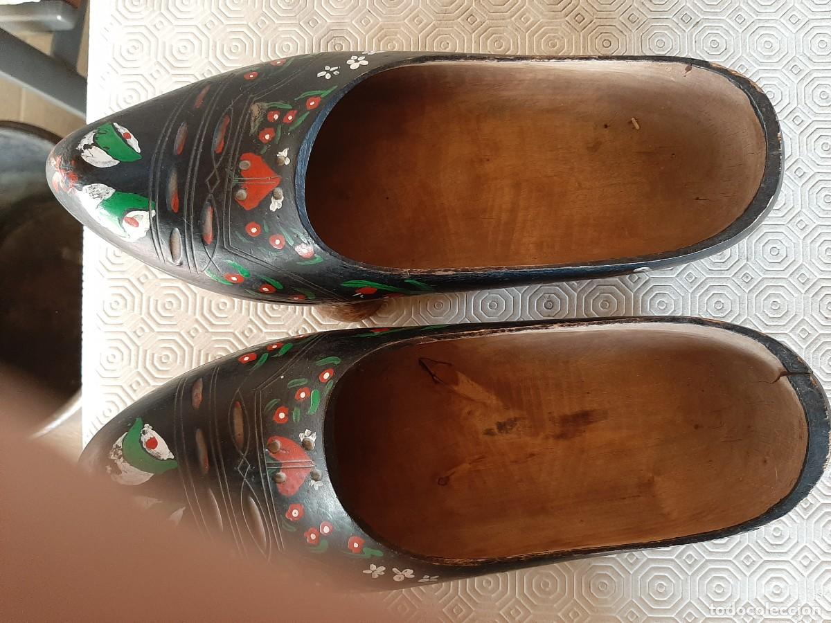 Vintage: Par de zuecos pintados a mano