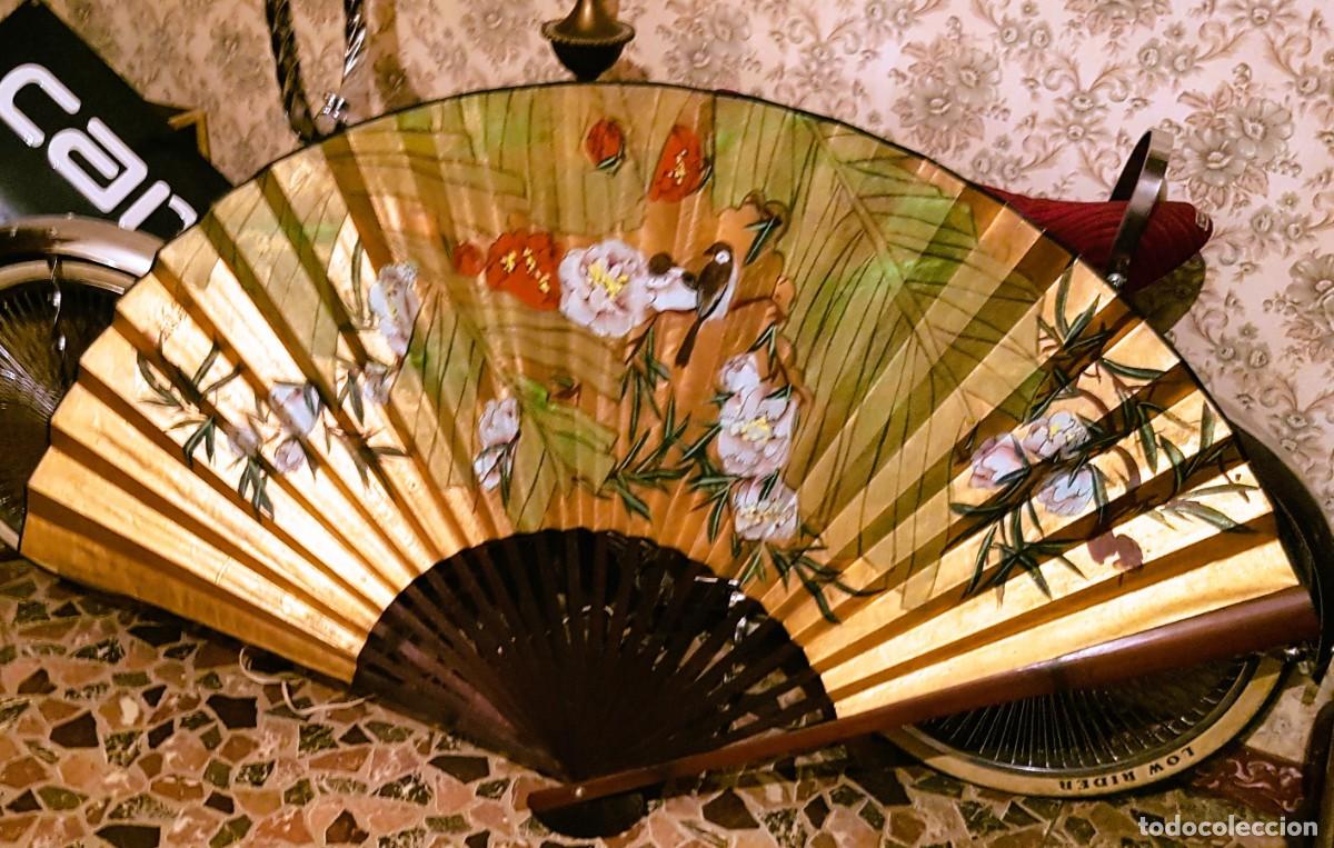 Vintage: ABANICO GIGANTE ORIENTAL PINTADO A MANO CON FIRMA Y SELLO