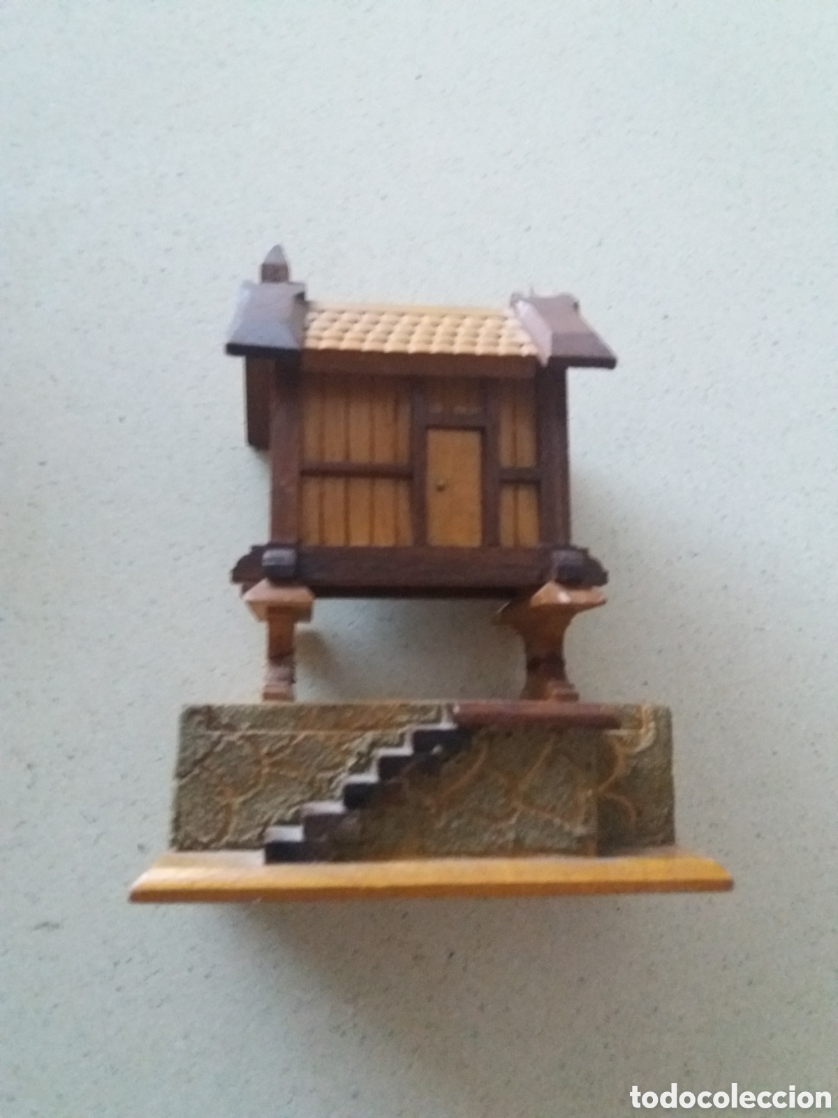 Vintage: Figura horreo caja de madera - Foto 2