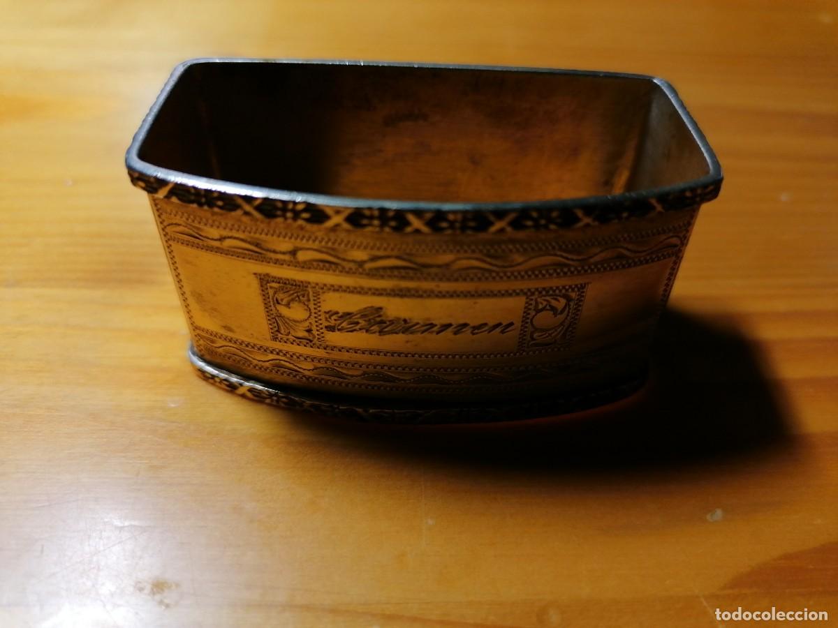 Vintage: SERVILLETERO ANTIGUO DE METAL PLATEADO / CARMEN