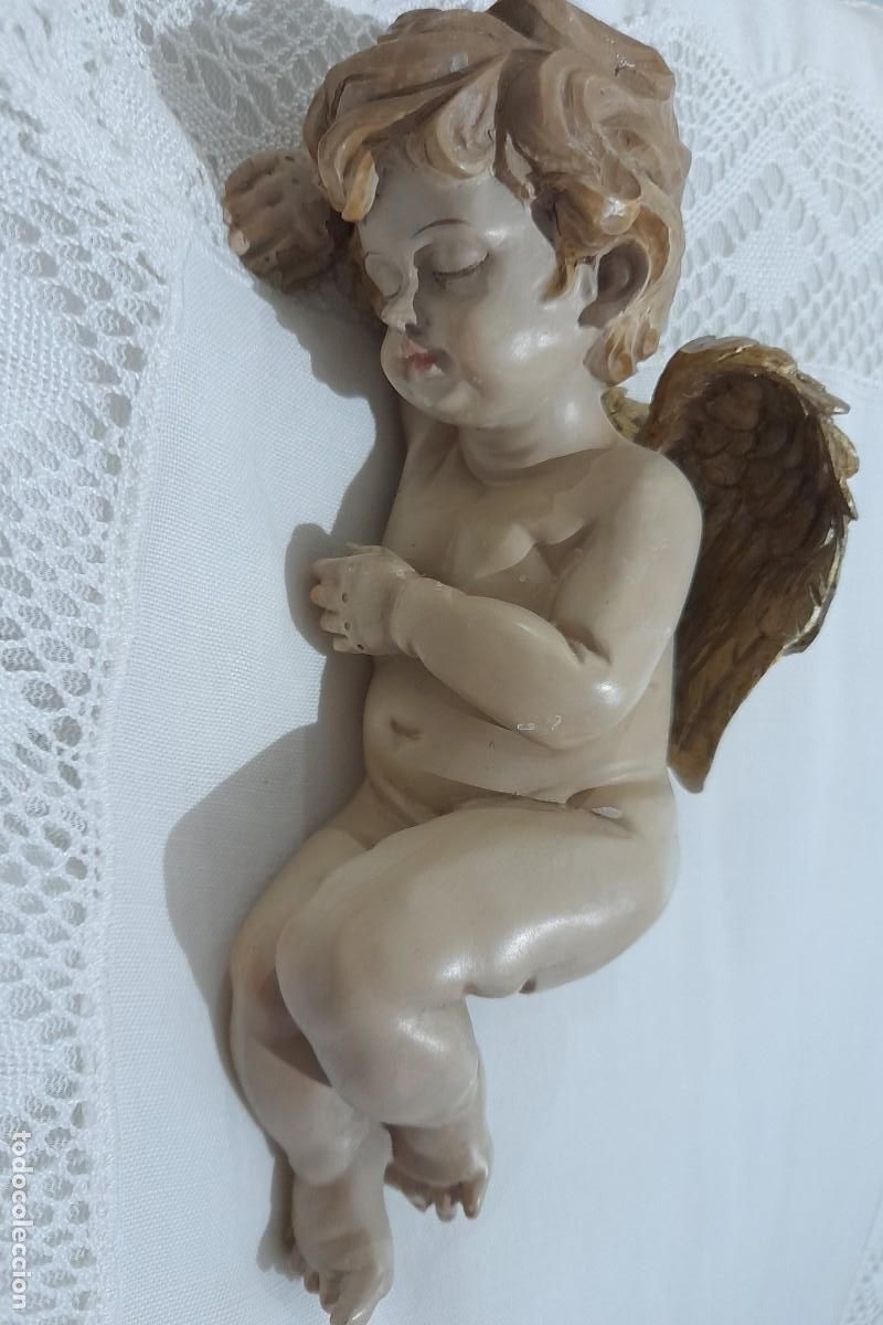 Vintage: Angelito o Cupido dormido con alas doradas. Resina.17 cm vintage