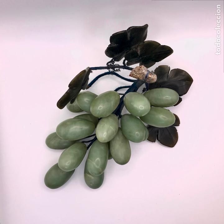 Vintage: Espl&eacute;ndido racimo de uvas realizado en jade verde. - Foto 4