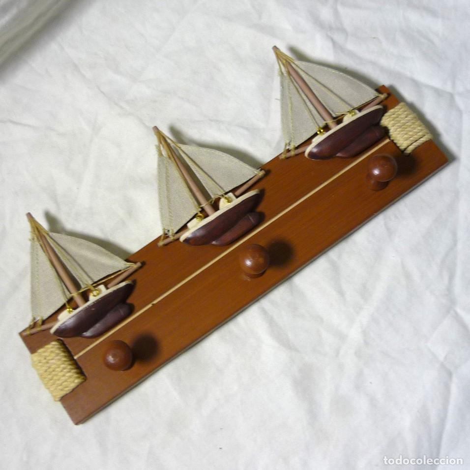 Vintage: Percha con barcos en tela, madera y cuerda - Foto 1