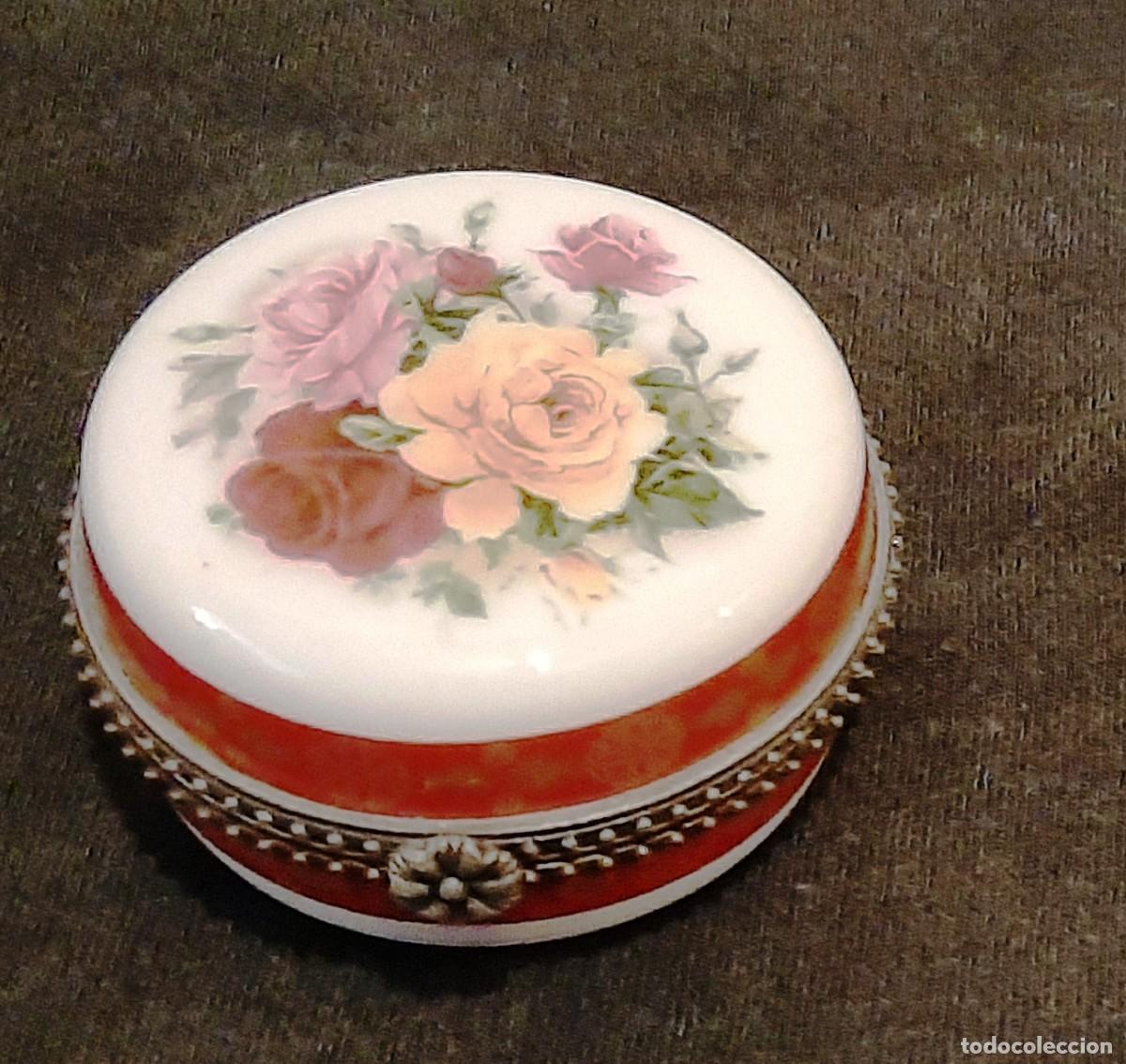 Vintage: Cajita de porcelana...caja peque&ntilde;a vintage pintada a mano