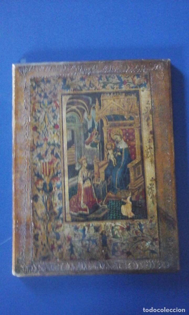 Vintage: CUADRO ESTUCADO DORADO CON L&Aacute;MINA DEL NI&Ntilde;O Y LA VIRGEN (facs&iacute;mil de Libro de Horas) (hacia 1970)