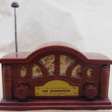 Vintage: REPRODUCCIÓN DE RADIO ANTIGUA EN PEQUEÑO A PILAS FUNCIONANDO