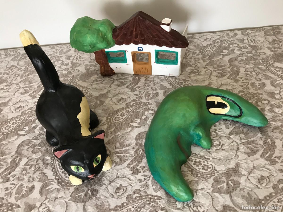 Vintage: ALEGRE Y DECORATIVO GRUPO DE CASITA, LUNA Y GATO NEGRO EN PAPEL MACH&Eacute;. A ESTRENAR