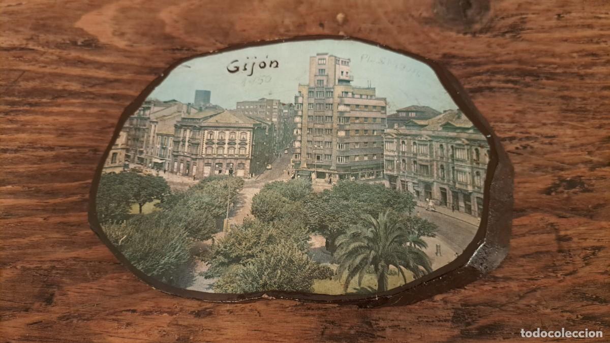 Vintage: Recuerdo de Gij&oacute;n Fotograf&iacute;a en Taco de Madera A&ntilde;o 1950