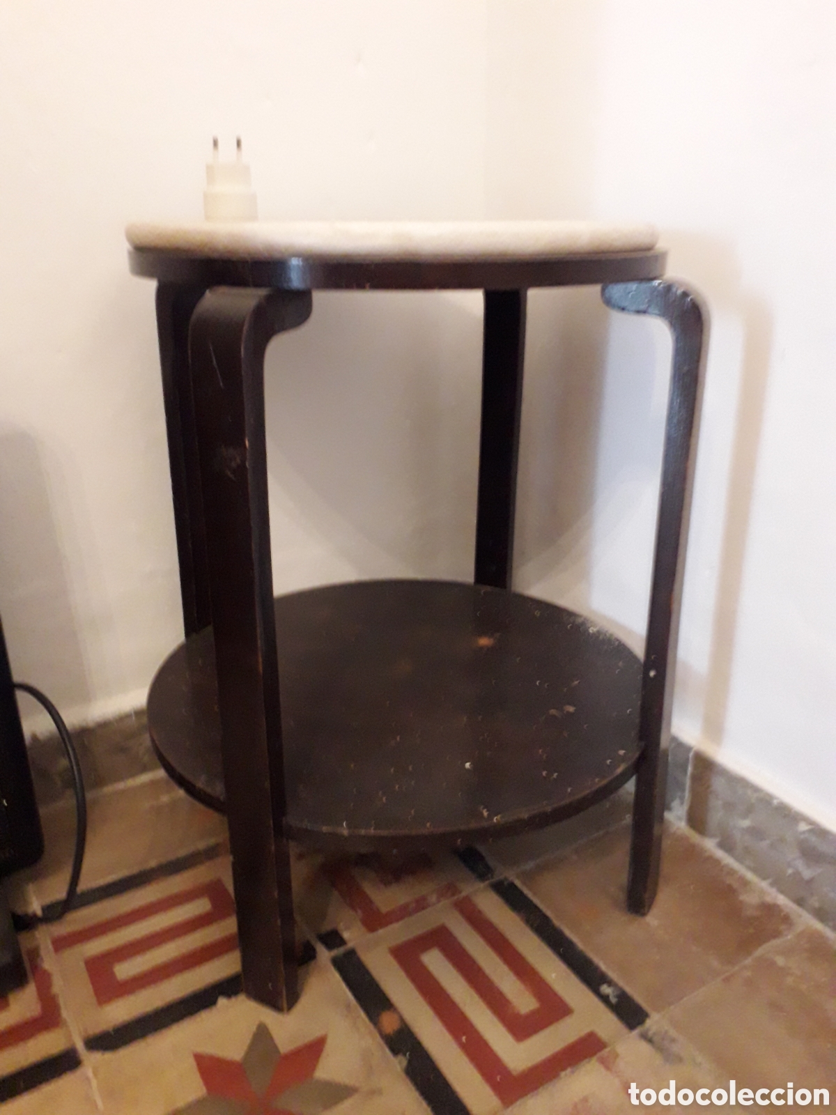 Vintage: Mesa baja rinconera con tapa de marmol. Ver fotos
