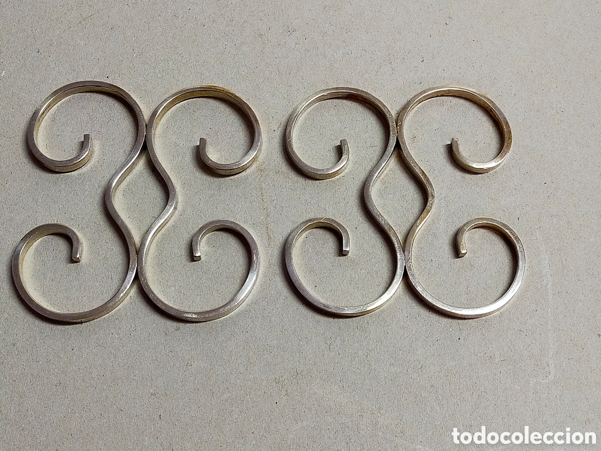 Vintage: PAREJA DE SALVAMANTELES EN METAL.