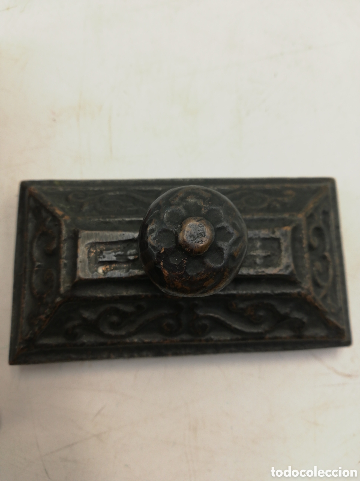 Vintage: Pisapapeles de bronce labrado. - Foto 1