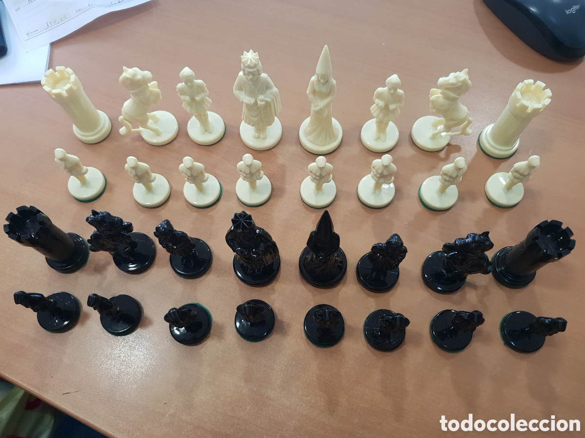 Vintage: Figuras de ajedrez de pl&aacute;stico - Foto 1