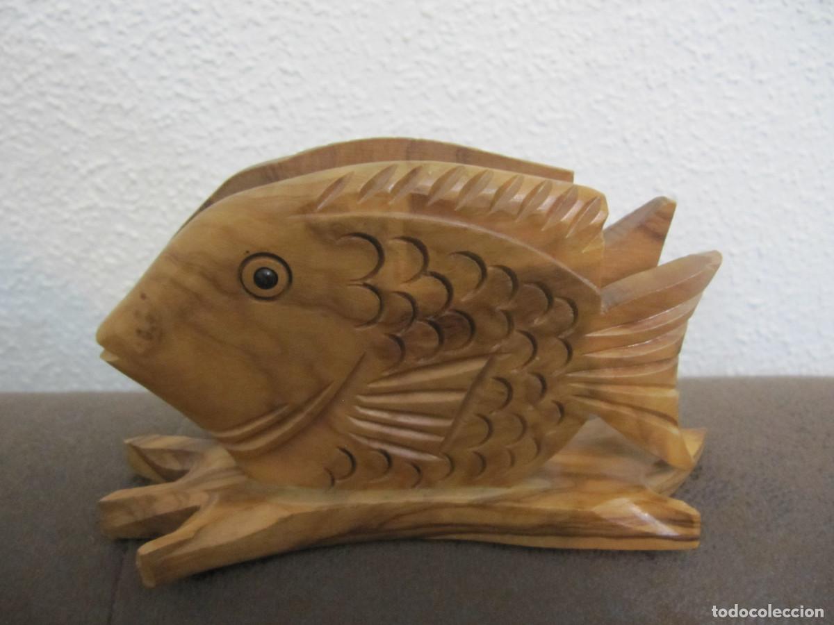 Vintage: PEZ SERVILLETERO DE MADERA TALLADA