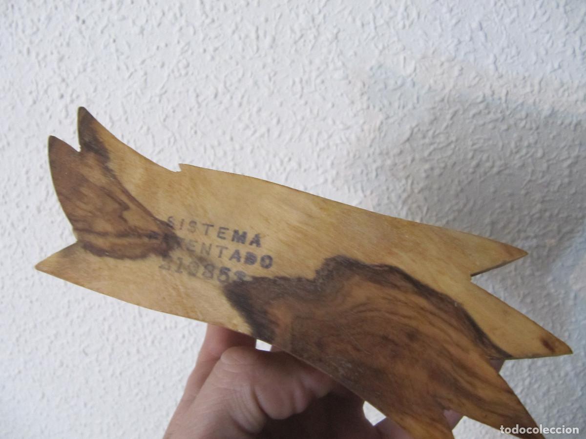 Vintage: PEZ SERVILLETERO DE MADERA TALLADA - Foto 5