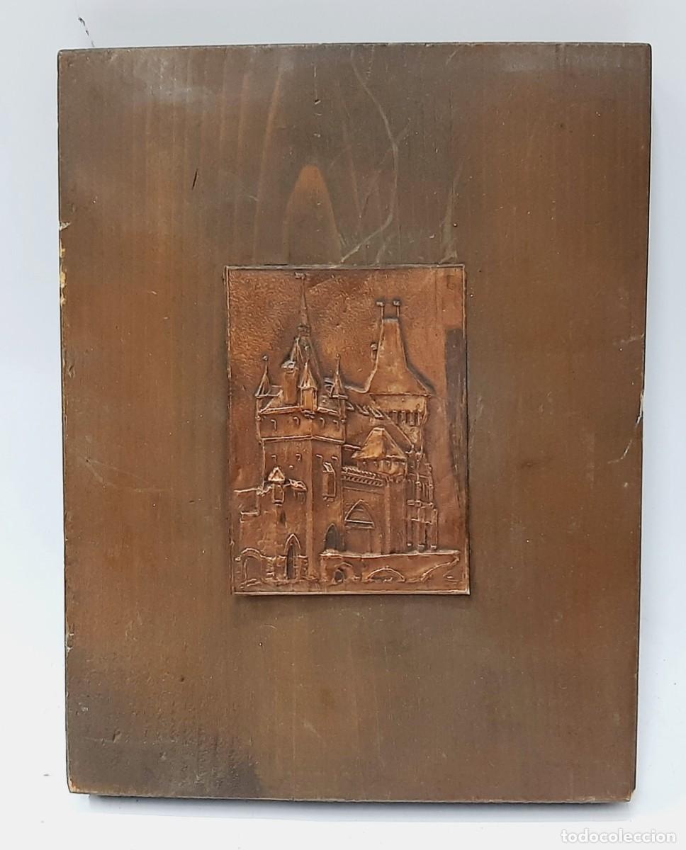 Vintage: Placa de pared de arte de cobre martillado vintage sobre madera(13.5)
