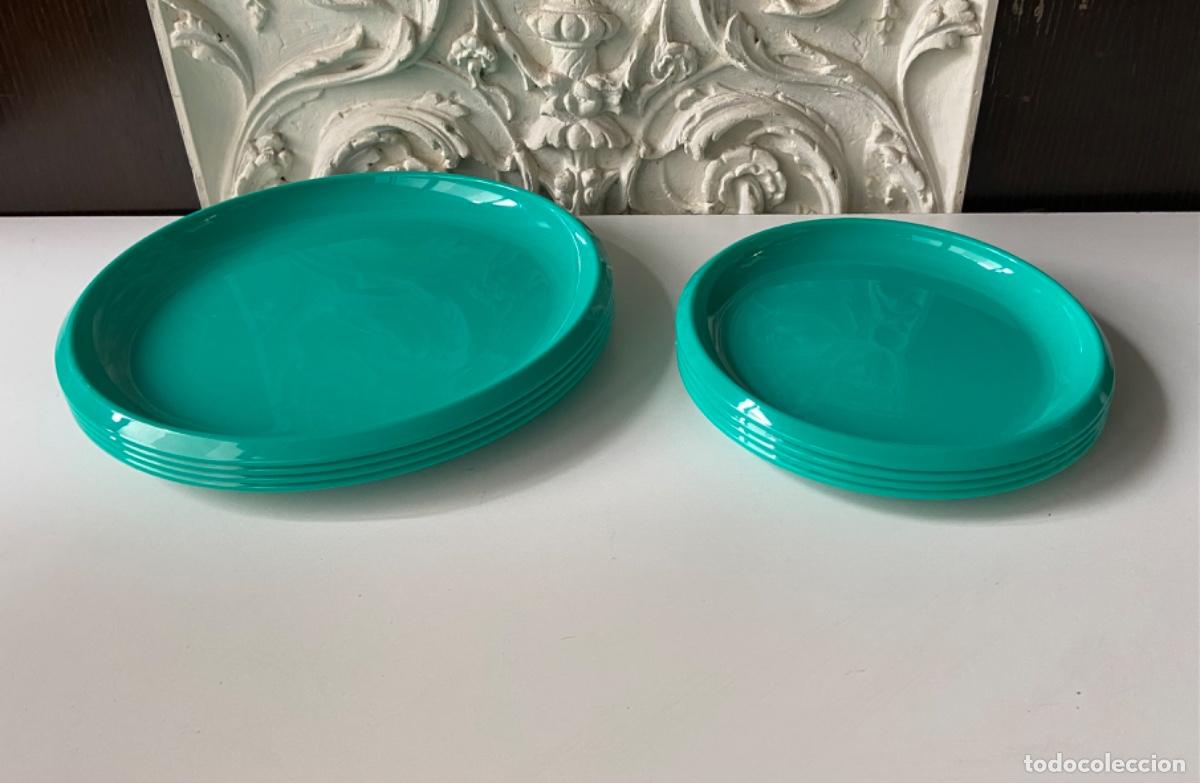 Vintage: C-185. Ocho platos Picnic pl&aacute;stico duro. 4 grandes y 4 postres. Made in England. A&ntilde;os 70