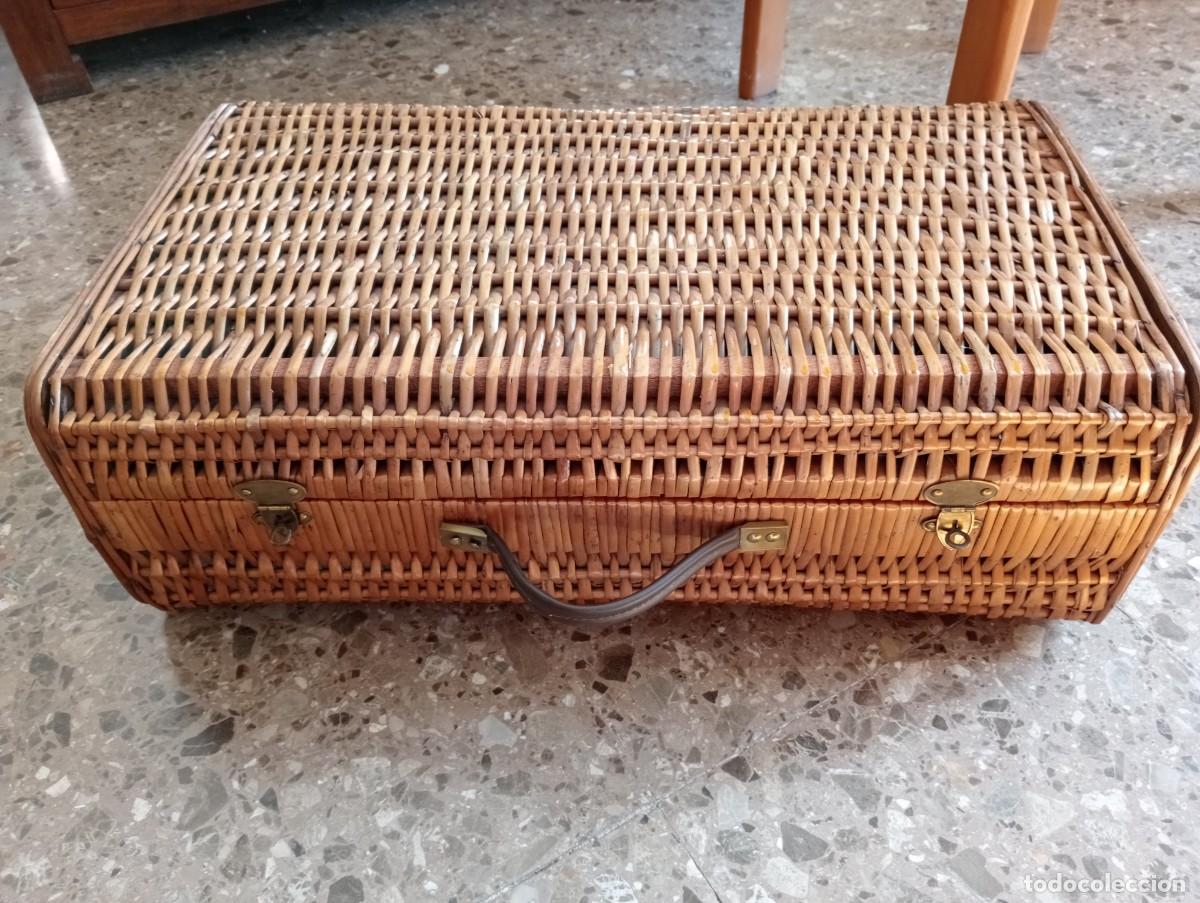 Vintage: Antigua maleta de mimbre. - Foto 2