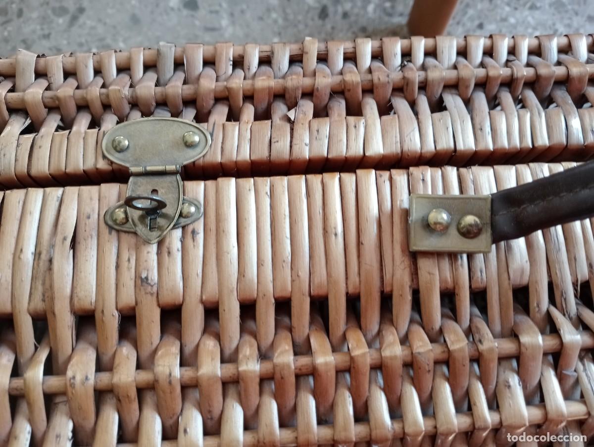 Vintage: Antigua maleta de mimbre. - Foto 4