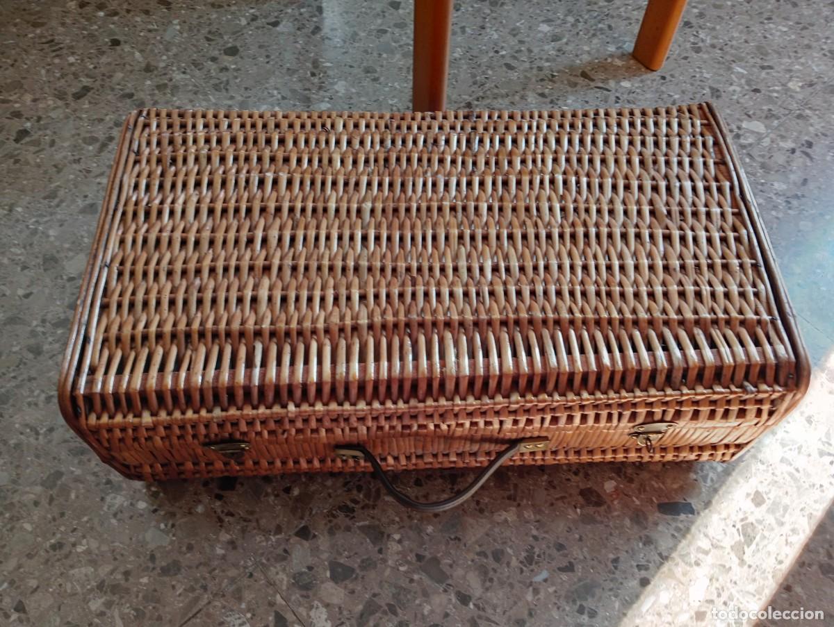 Vintage: Antigua maleta de mimbre. - Foto 7