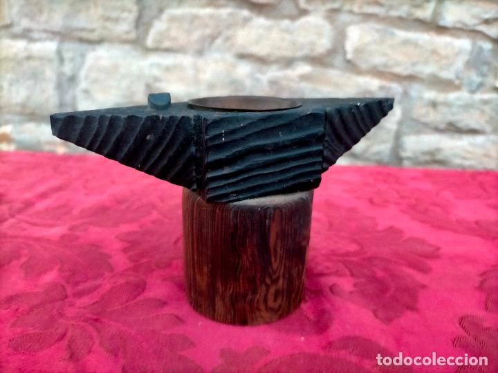 Vintage: Figura de madera tallada de yunque martillo de el miracle - Foto 4