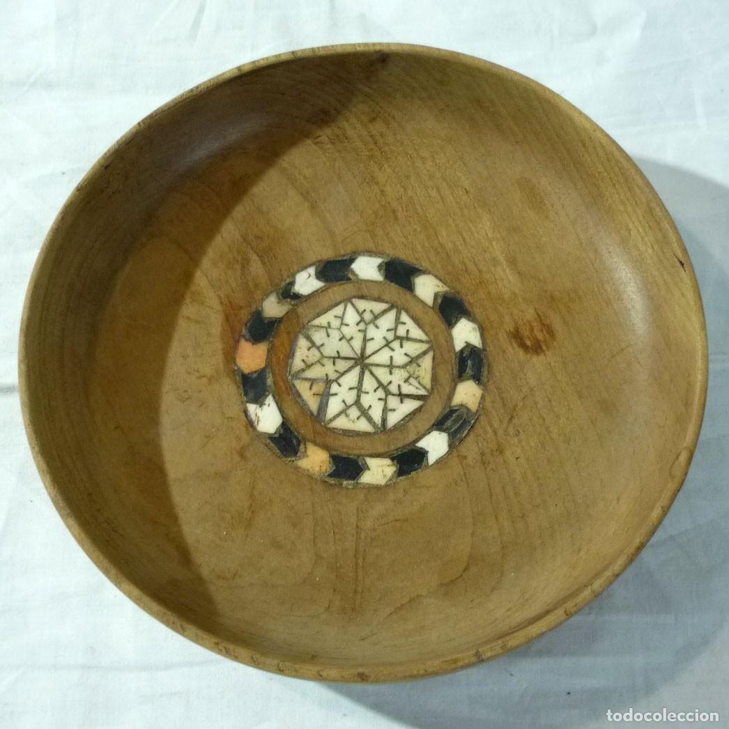 Vintage: Plato de madera con incrustaciones de hueso - Foto 1