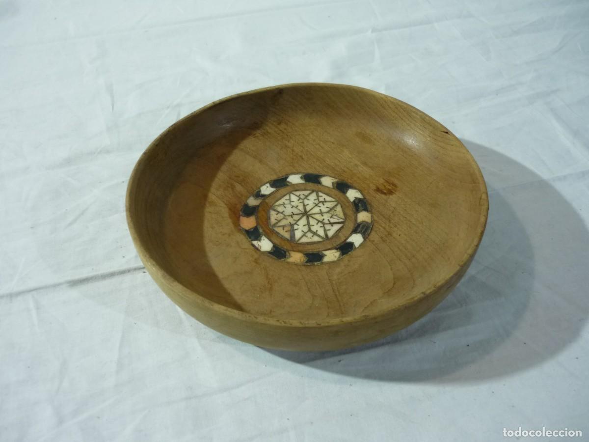 Vintage: Plato de madera con incrustaciones de hueso - Foto 2