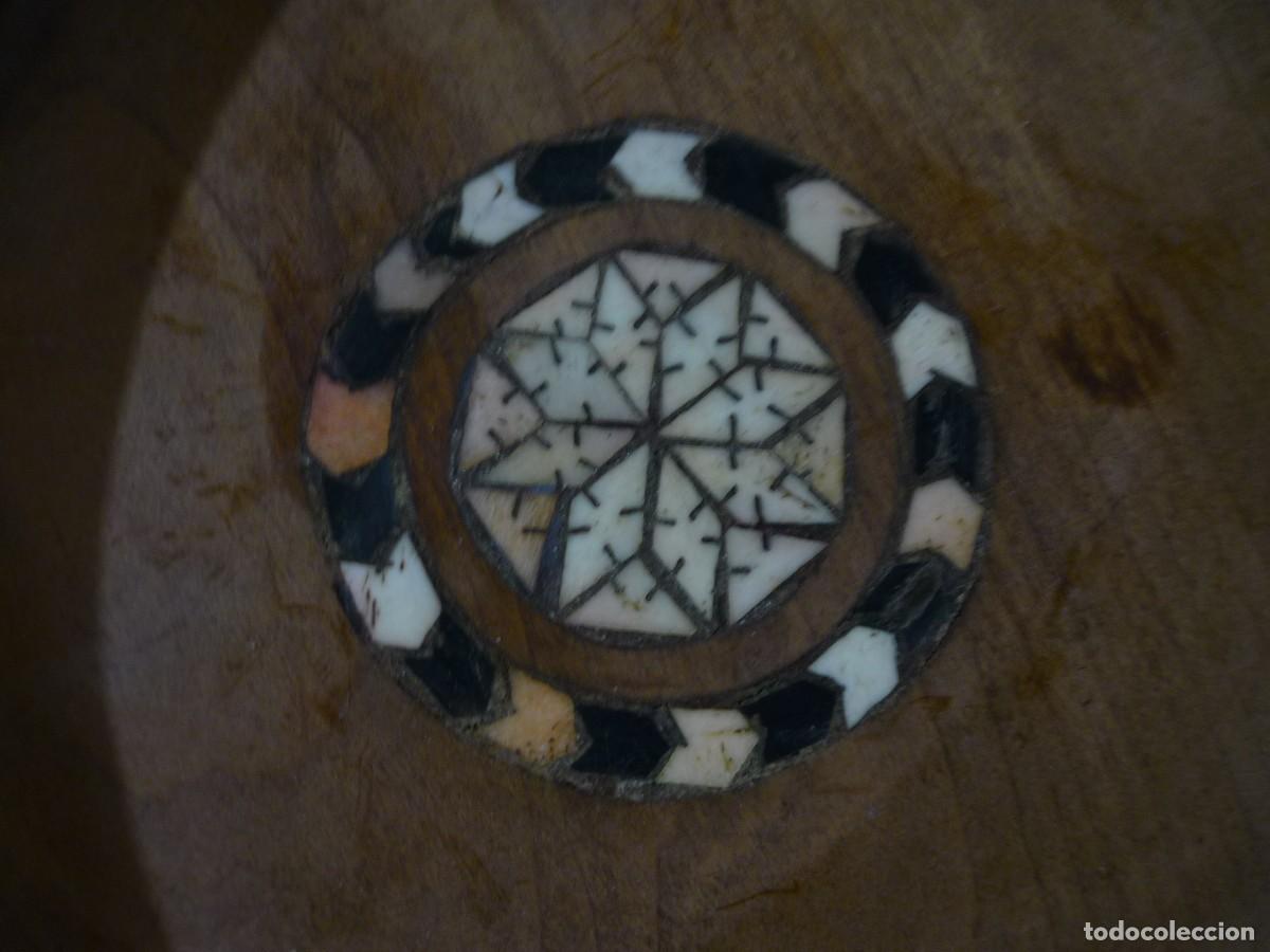 Vintage: Plato de madera con incrustaciones de hueso - Foto 4