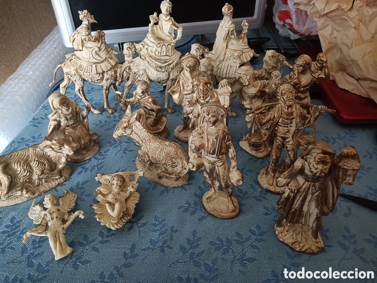 Vintage: Nacimiento en pl&aacute;stico pintado en dorado