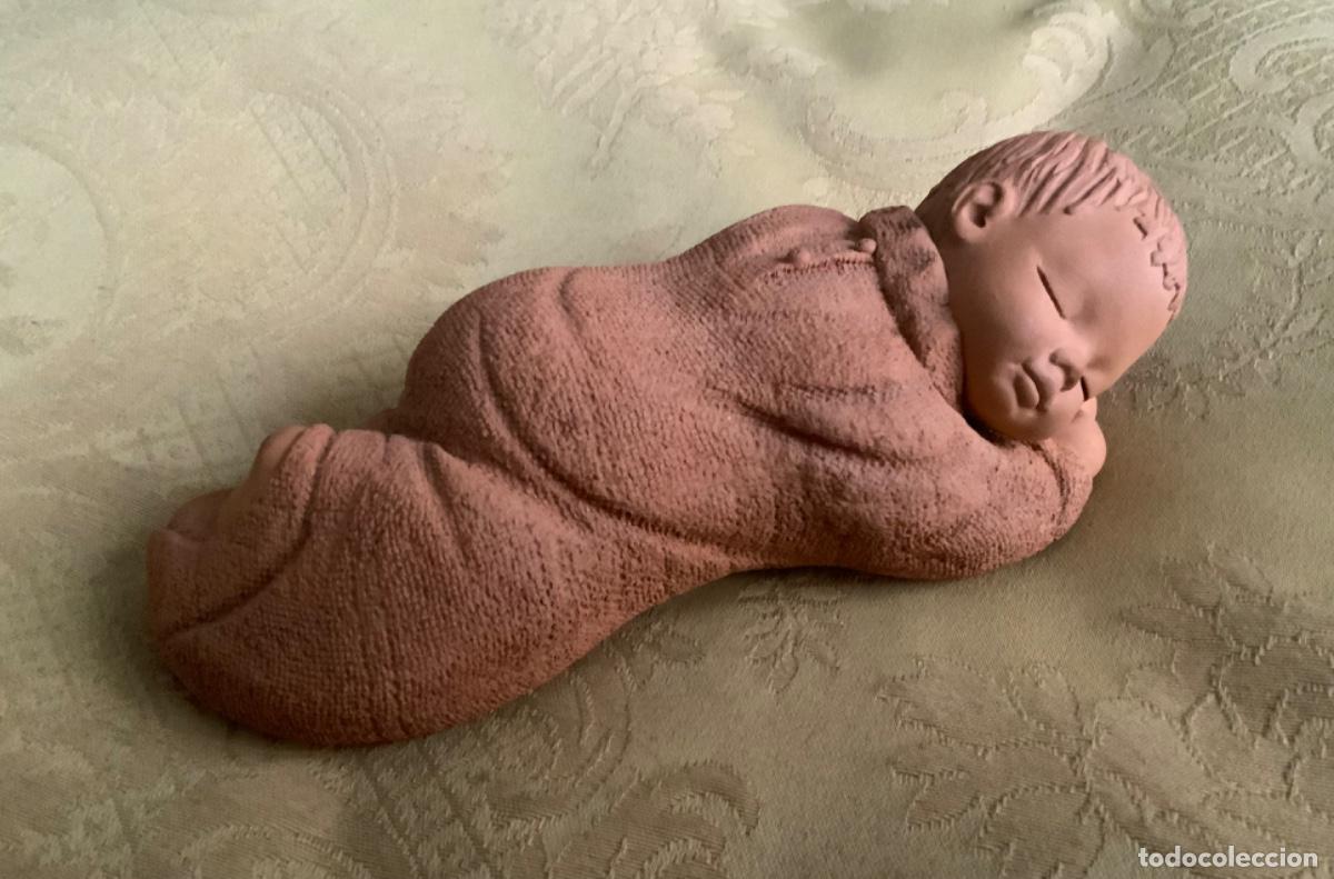 Vintage: BEBE DURMIENDO DE TERRACOTA - Foto 1