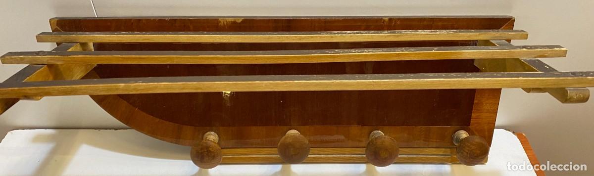 Vintage: PERCHERO PARED ANTIGUO DE MADERA CON REPISA - Foto 3