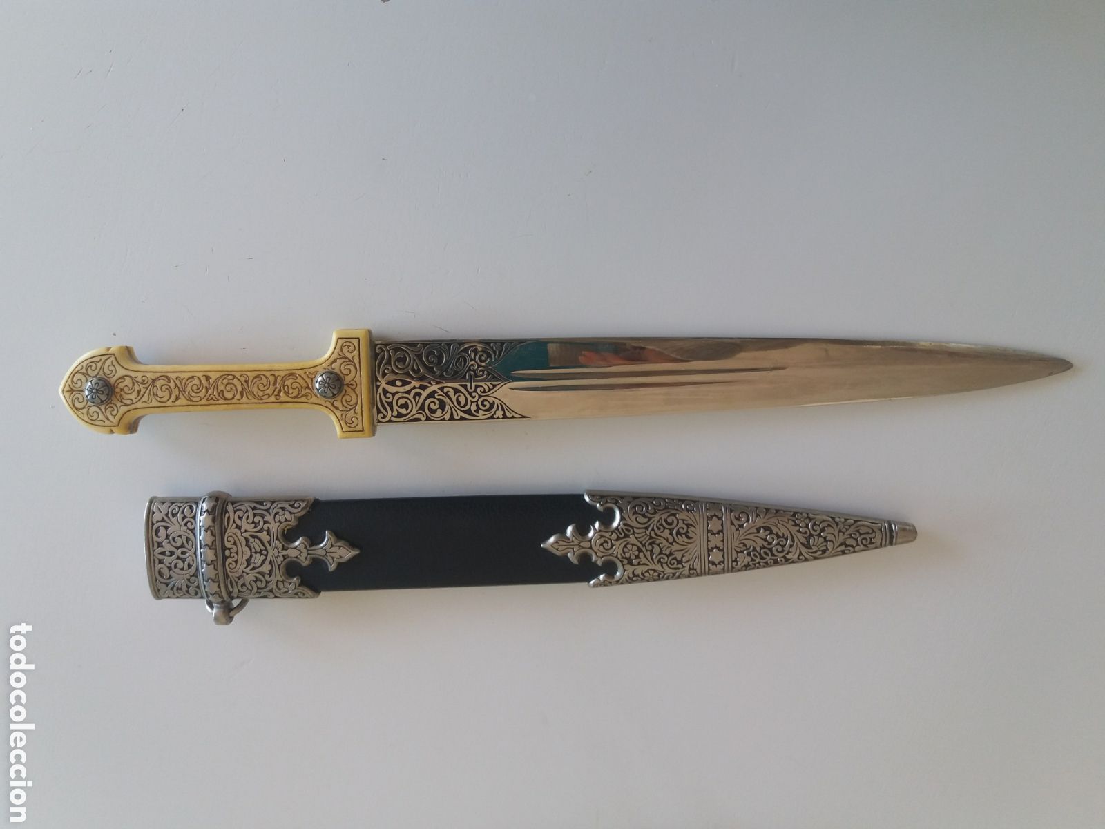 Vintage: Daga o yataghan con vaina original de Turqu&iacute;a