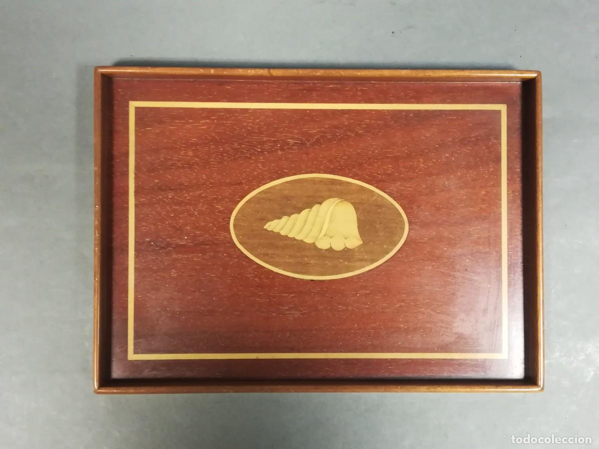 BANDEJA MADERA CAOBA Y MARQUETERIA