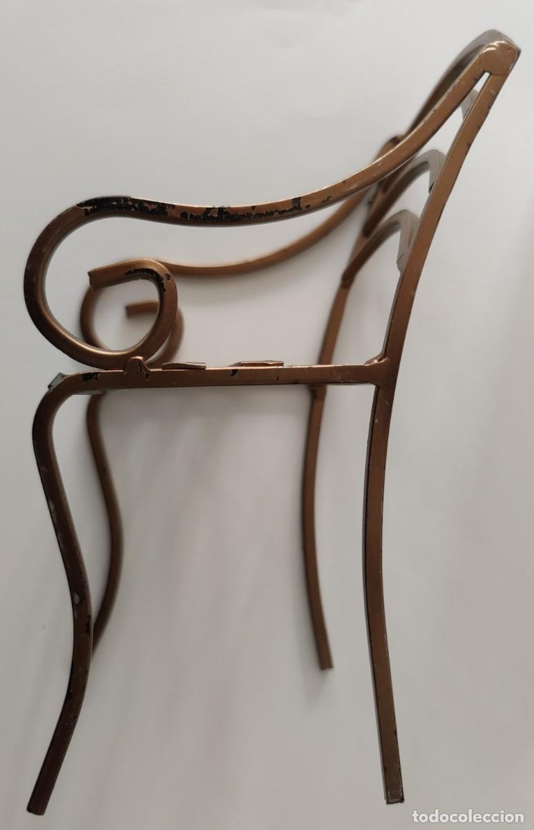 Vintage: Silla de Metal Dorada - Foto 9