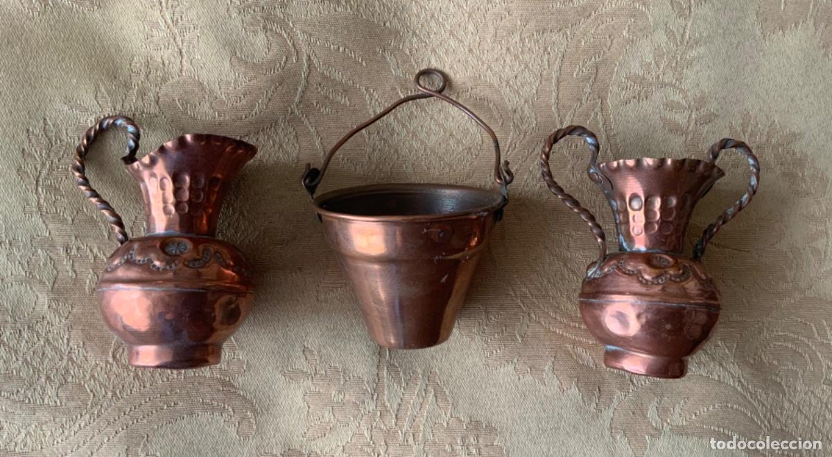 Vintage: 2 PEQUE&Ntilde;OS JARRONES DE COBRE LABRADOS y UN CUBO - Foto 6