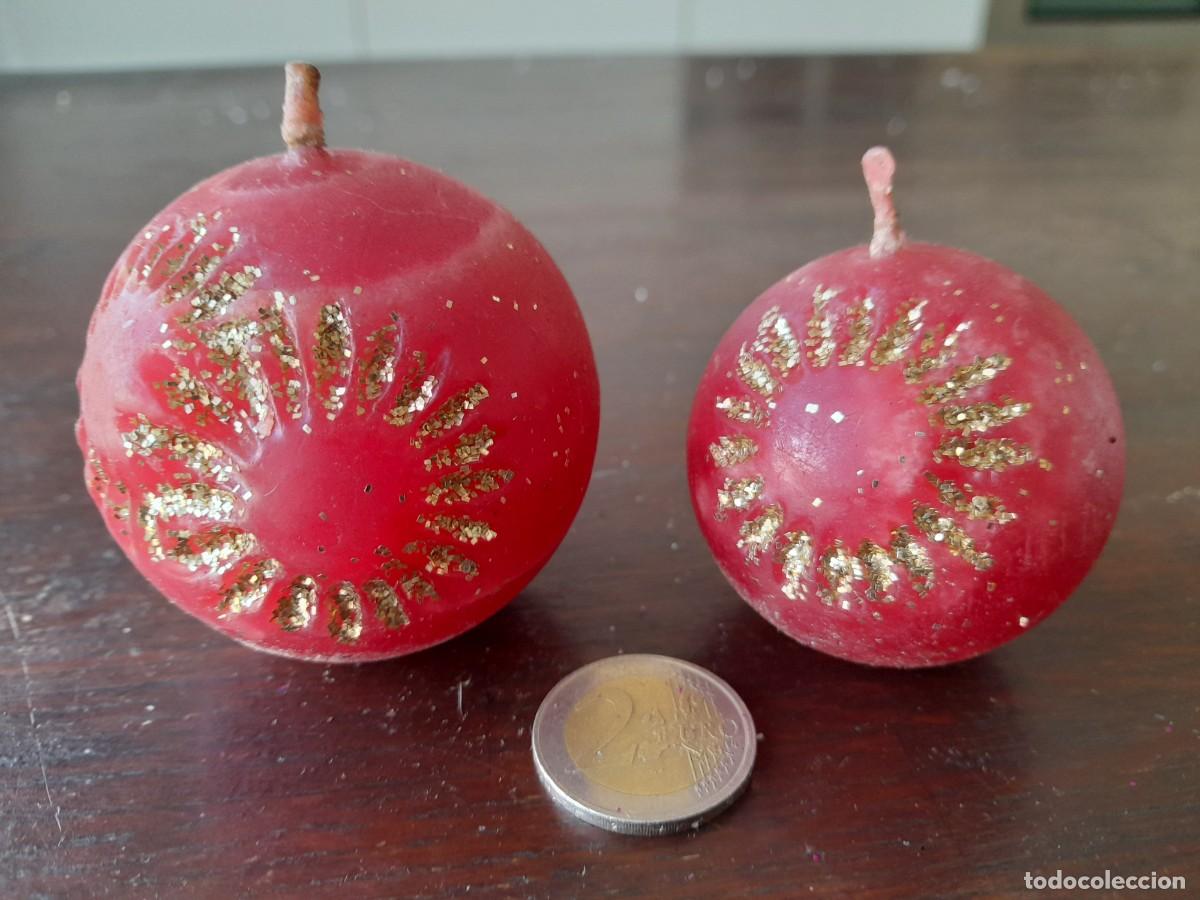 Vintage: Pareja velas decorativas vintage, esf&eacute;rica, rojas, con grabado estrellas en purpurina